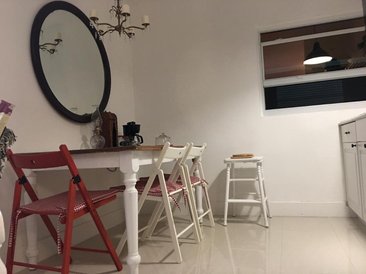 Private Studio Blocks From Coconut Grove Miami Bagian luar foto