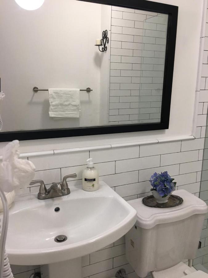 Private Studio Blocks From Coconut Grove Miami Bagian luar foto