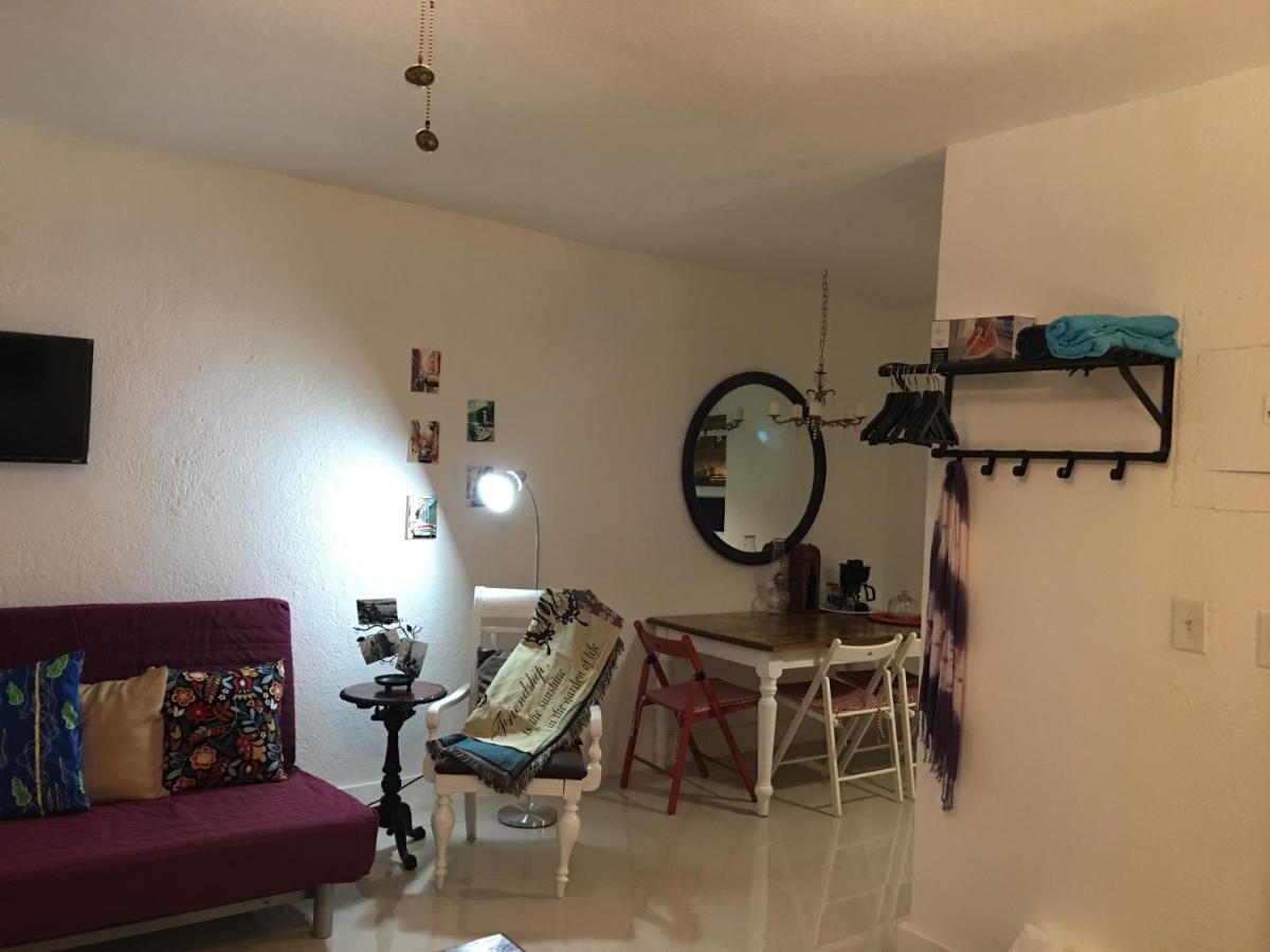 Private Studio Blocks From Coconut Grove Miami Bagian luar foto
