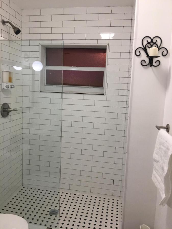 Private Studio Blocks From Coconut Grove Miami Bagian luar foto