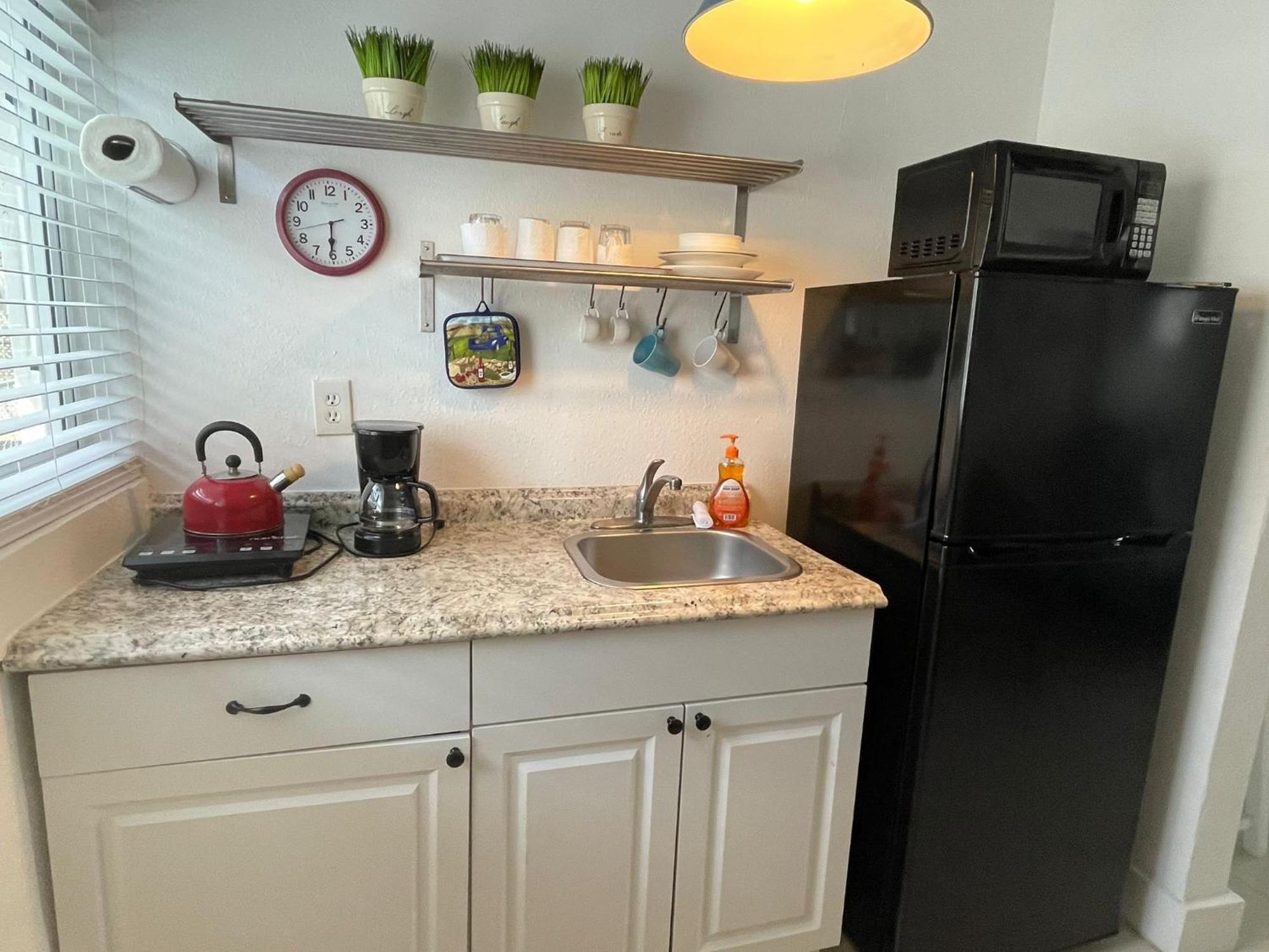 Private Studio Blocks From Coconut Grove Miami Bagian luar foto