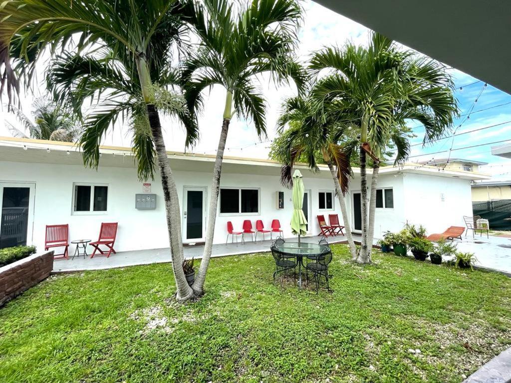 Private Studio Blocks From Coconut Grove Miami Bagian luar foto