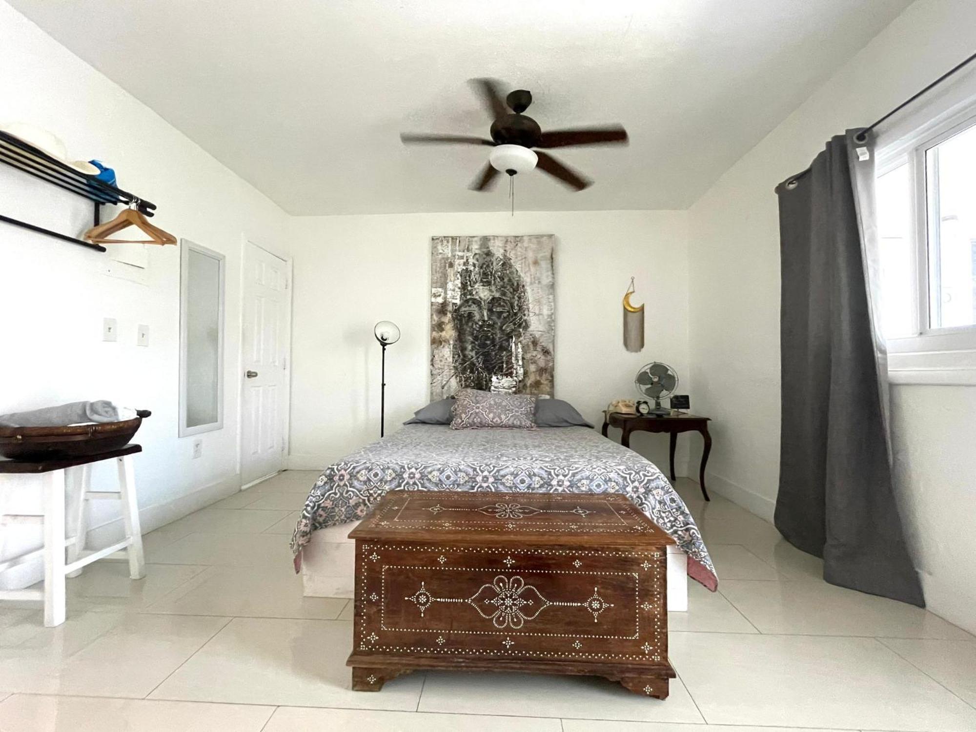 Private Studio Blocks From Coconut Grove Miami Bagian luar foto